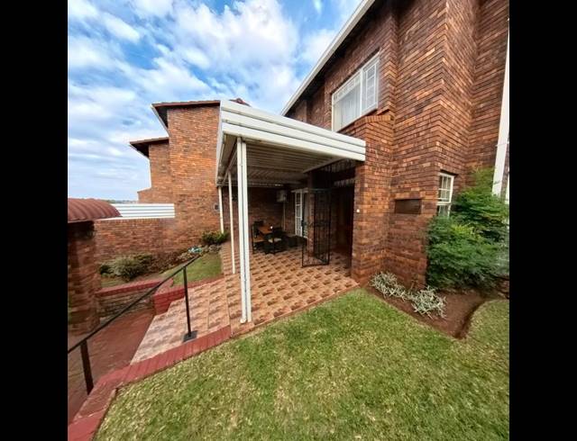 3 BEDROOM TOWNHOUSE FOR SALE IN ZWARTKOP